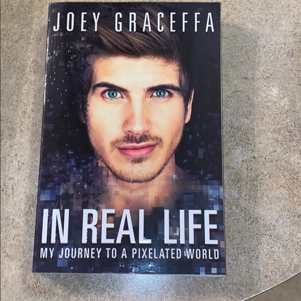Joey Graceffa: My Journey to a Pixelated World